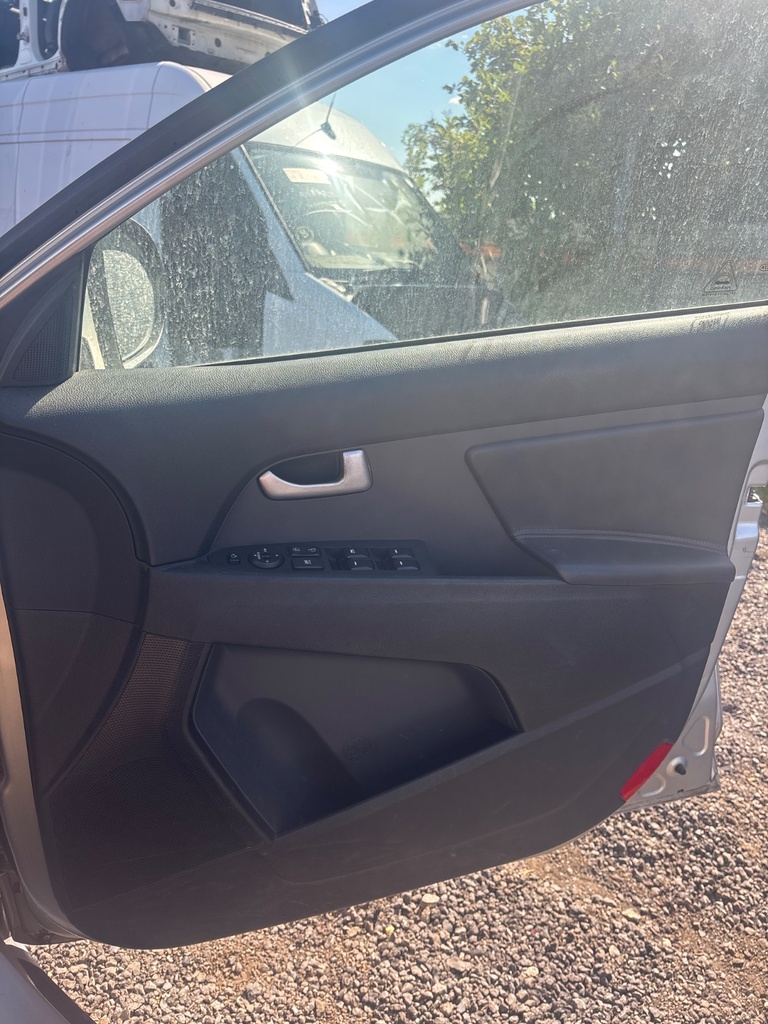[EPE-119875] Panel interior de puerta delantera derecho Kia Sportage
