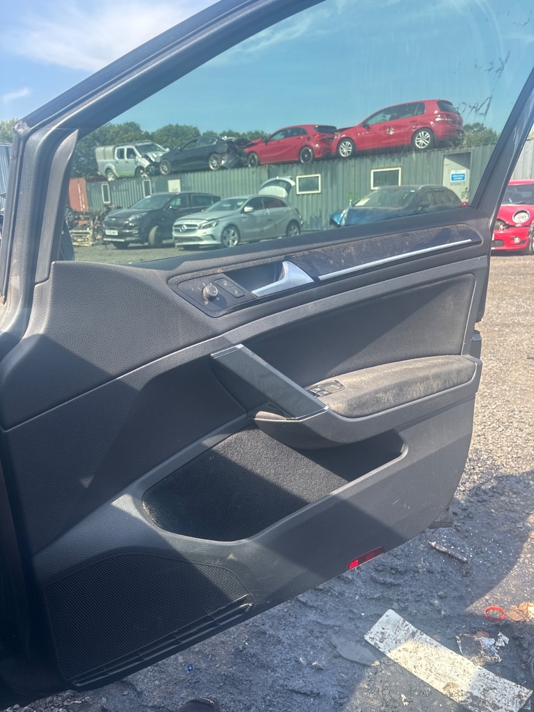 [EPE-120626] Panel de puerta delantero derecho VW Golf 2019
