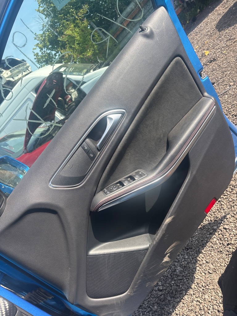 [EPE-120706] Panel interior de puerta delantero derecho Mercedes Clase A 2015