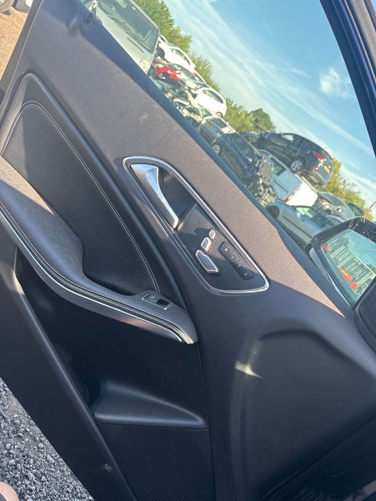 [EPE-120997] Panel interior de puerta delantera izquierda Mercedes-Benz Clase A (W176)