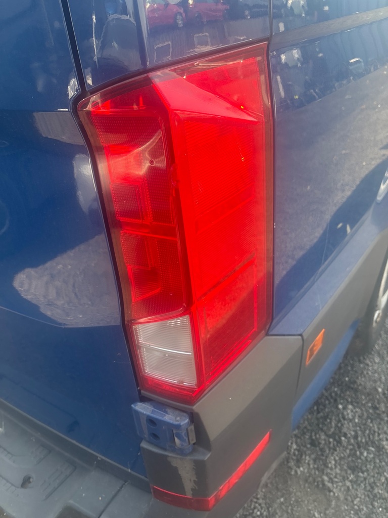 [EPE-121577] Piloto trasero derecho VW Crafter 2021
