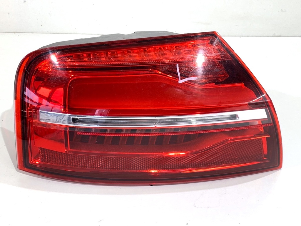 [STARK-875084] Piloto trasero izquierdo AUDI A8 D4 (4H2,4H8,4HC,4HL) 2009-2018