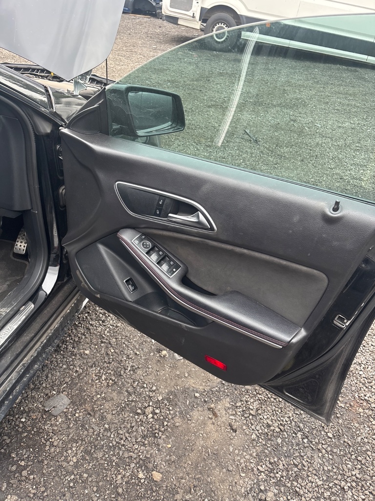 [EPE-122164] Panel interior de puerta delantera derecha Mercedes-Benz CLA 2017
