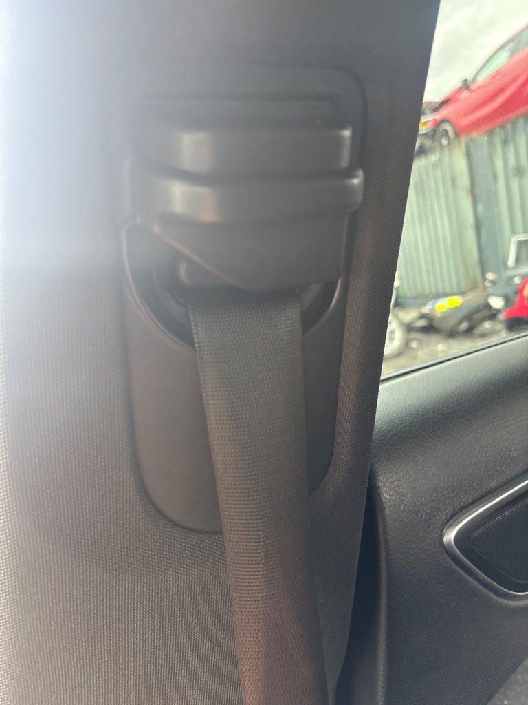 [EPE-122185] Pretensor de cinturón de seguridad delantero derecho Mercedes-Benz CLA