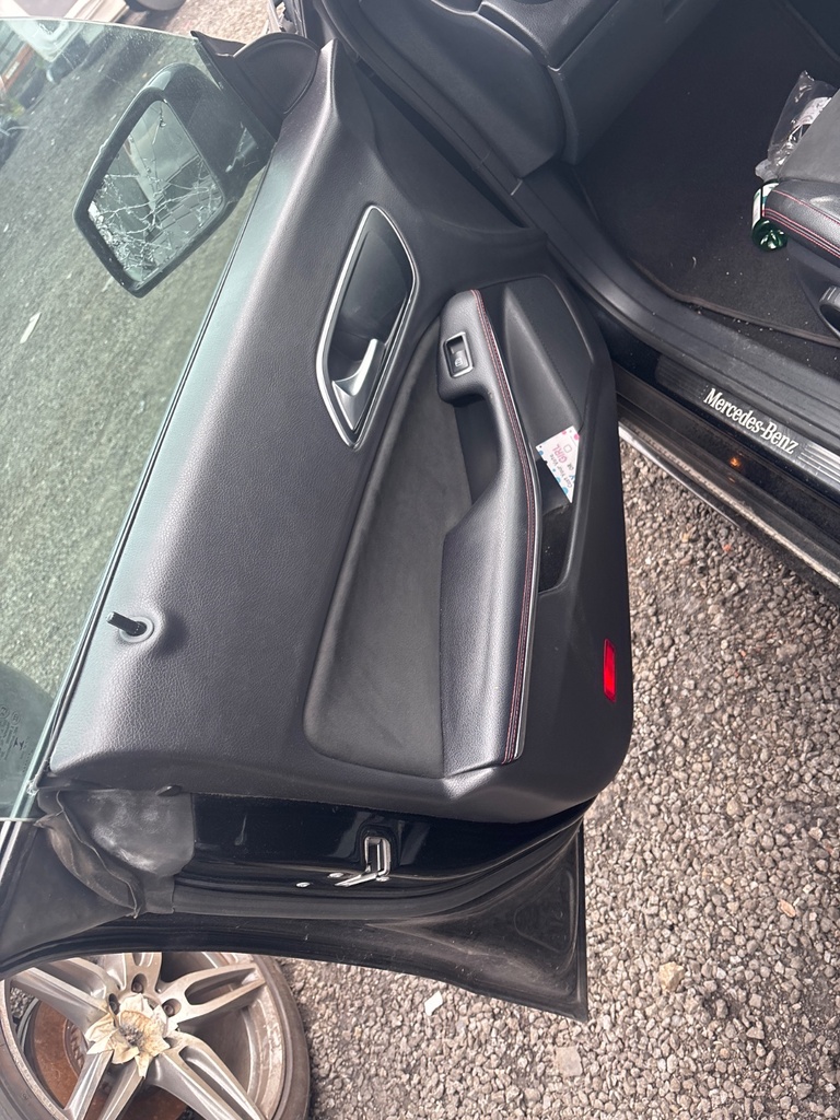 [EPE-122200] Panel interior de puerta delantera izquierda Mercedes-Benz CLA