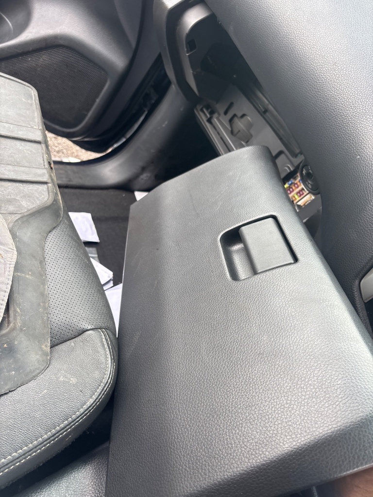 [EPE-122418] Guantera Nissan Navara NP300 (2015-2017)