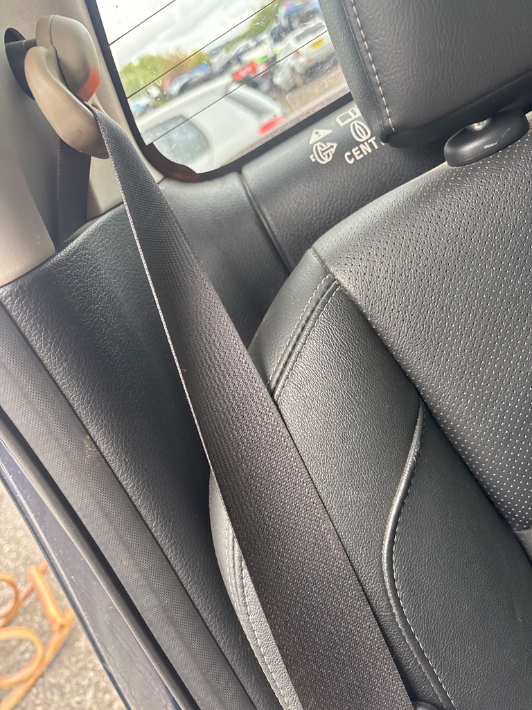 [EPE-122466] Pretensor de cinturón de seguridad trasero derecho Nissan Navara NP300