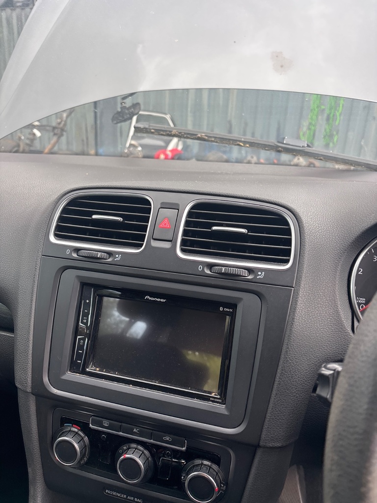 [EPE-122571] Salida de aire salpicadero VW Golf VI 5K1
