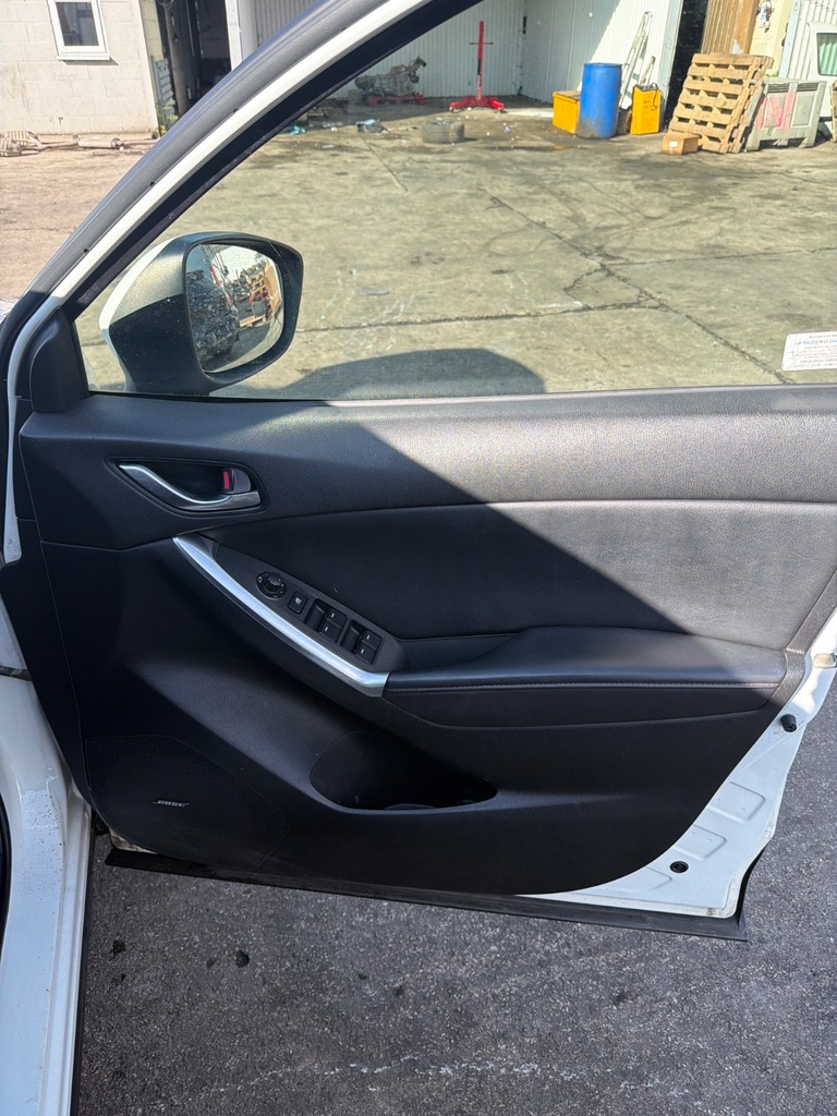 [EPE-122650] Panel interior puerta delantera derecha Mazda CX-5