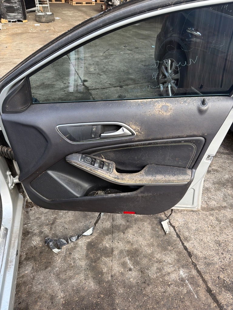 [EPE-122871] Panel interior de puerta delantera derecha Mercedes Clase A W176