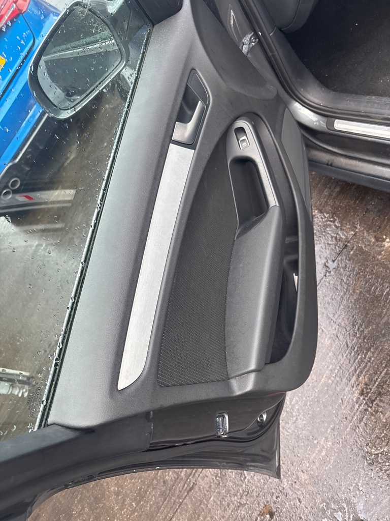 [EPE-123513] Panel interior de puerta delantera izquierda Audi A4 2012