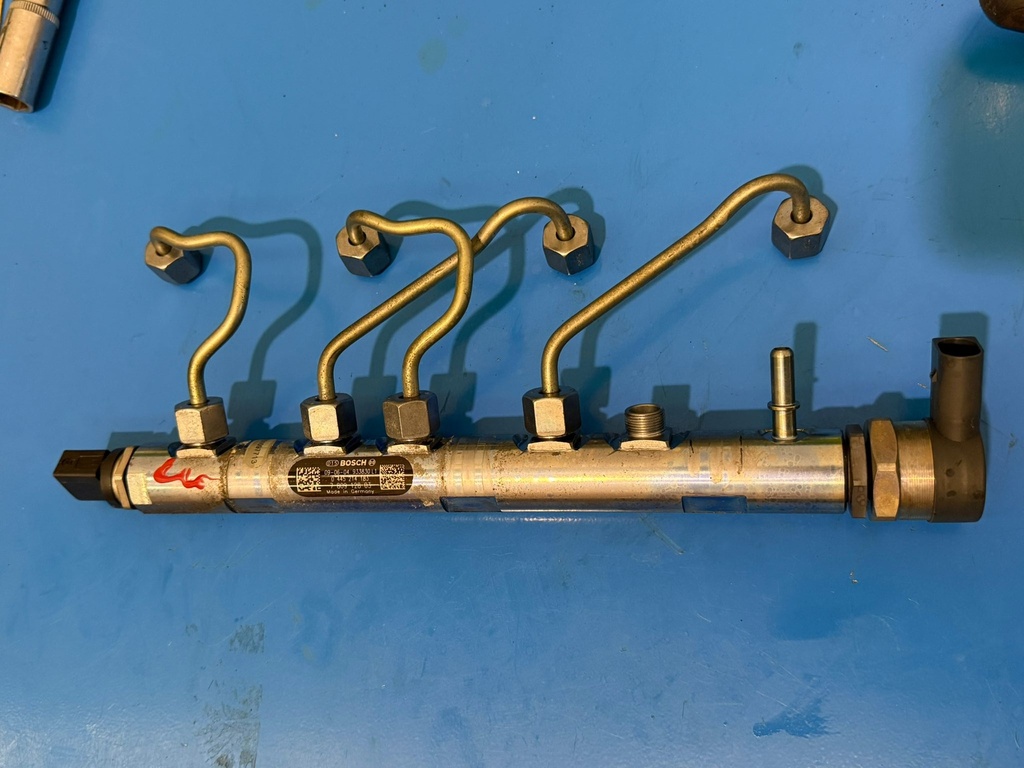 [INY00237] Rampa inyectora BMW Serie 1 E87 2.0 120D N47D20C 7809128