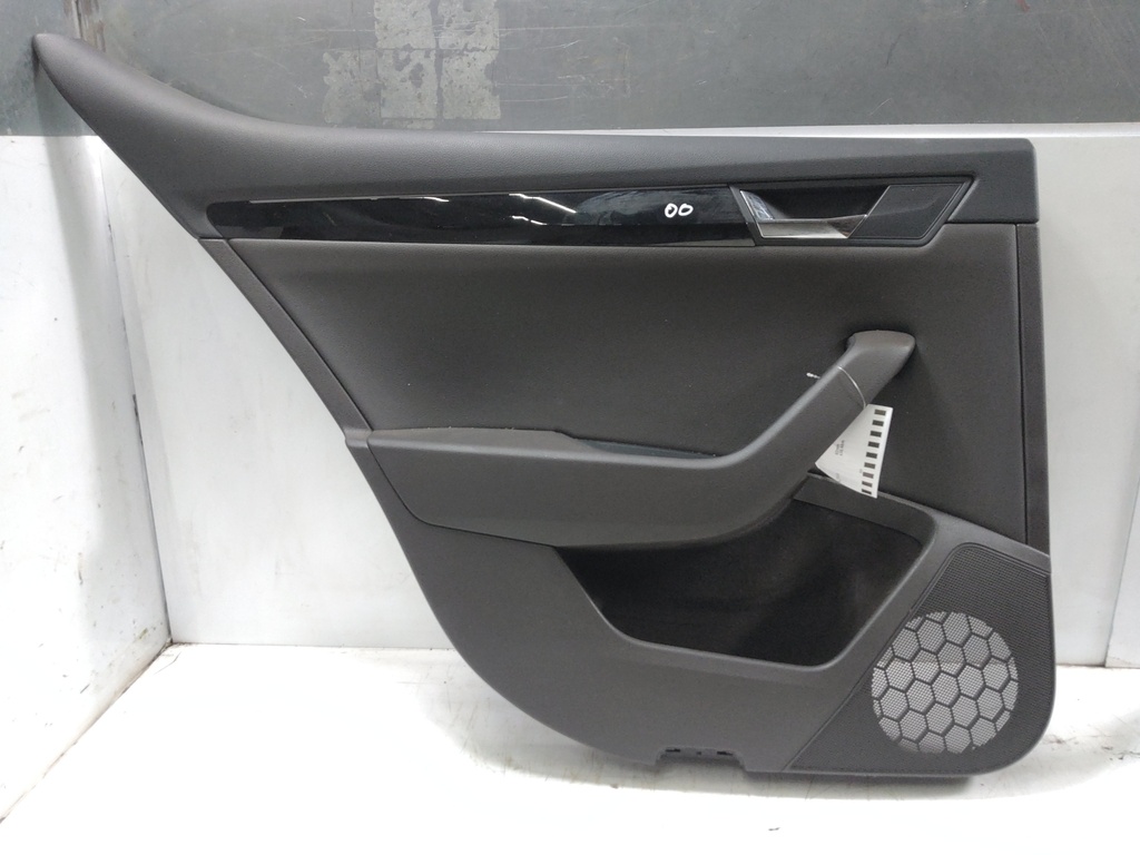 [MTD-535223] Revestimiento de puerta Skoda Superb III 3V3
