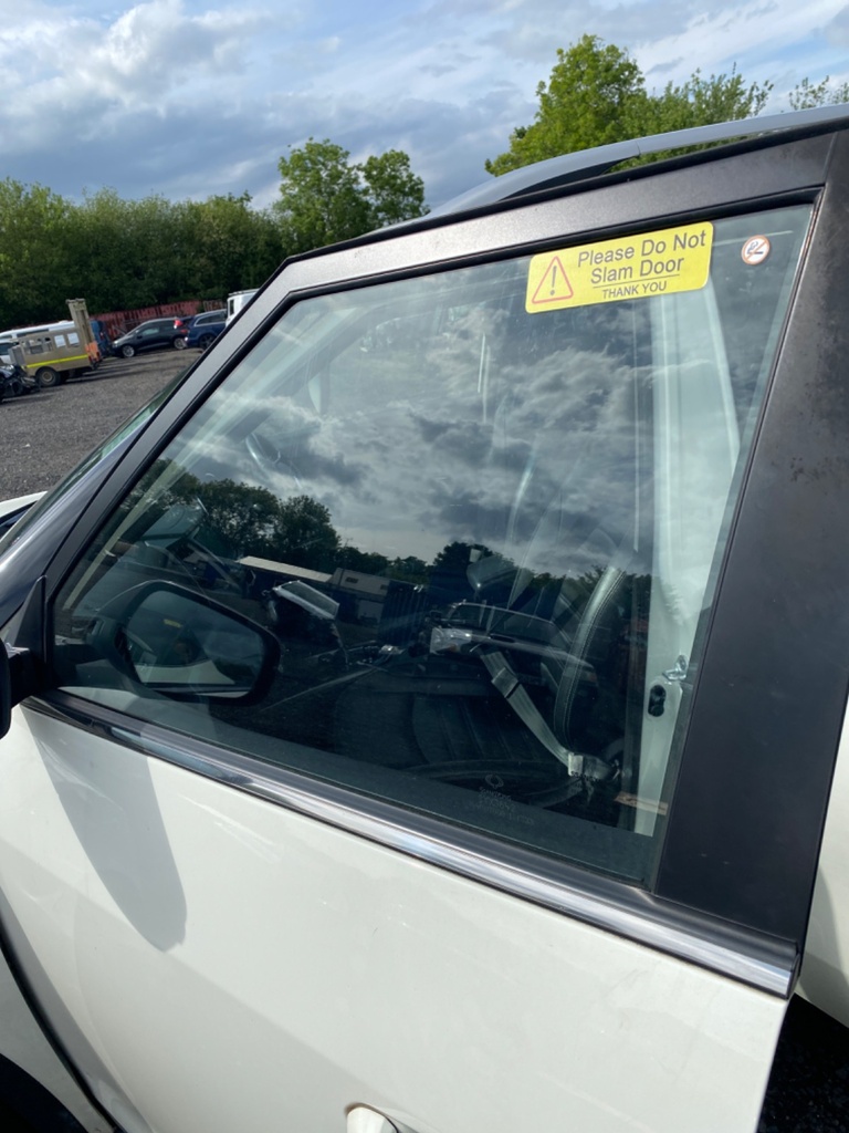 [EPE-103885] Cristal de puerta delantero izquierdo SsangYong Tivoli