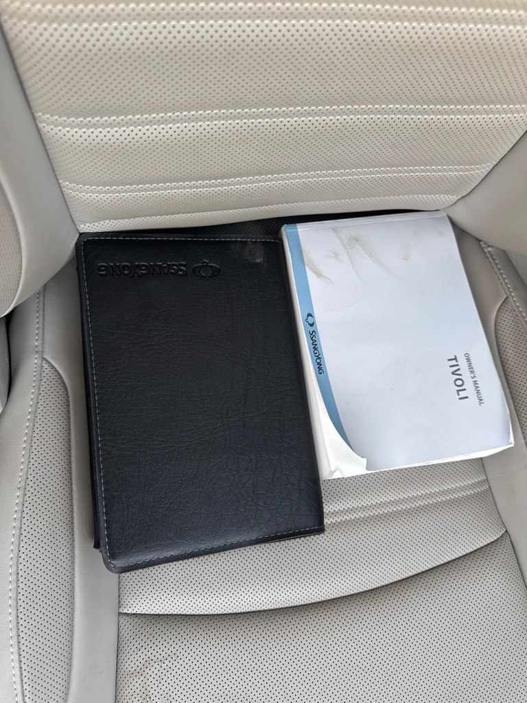 [EPE-103976] Lote de libros SsangYong Tivoli Ultimate