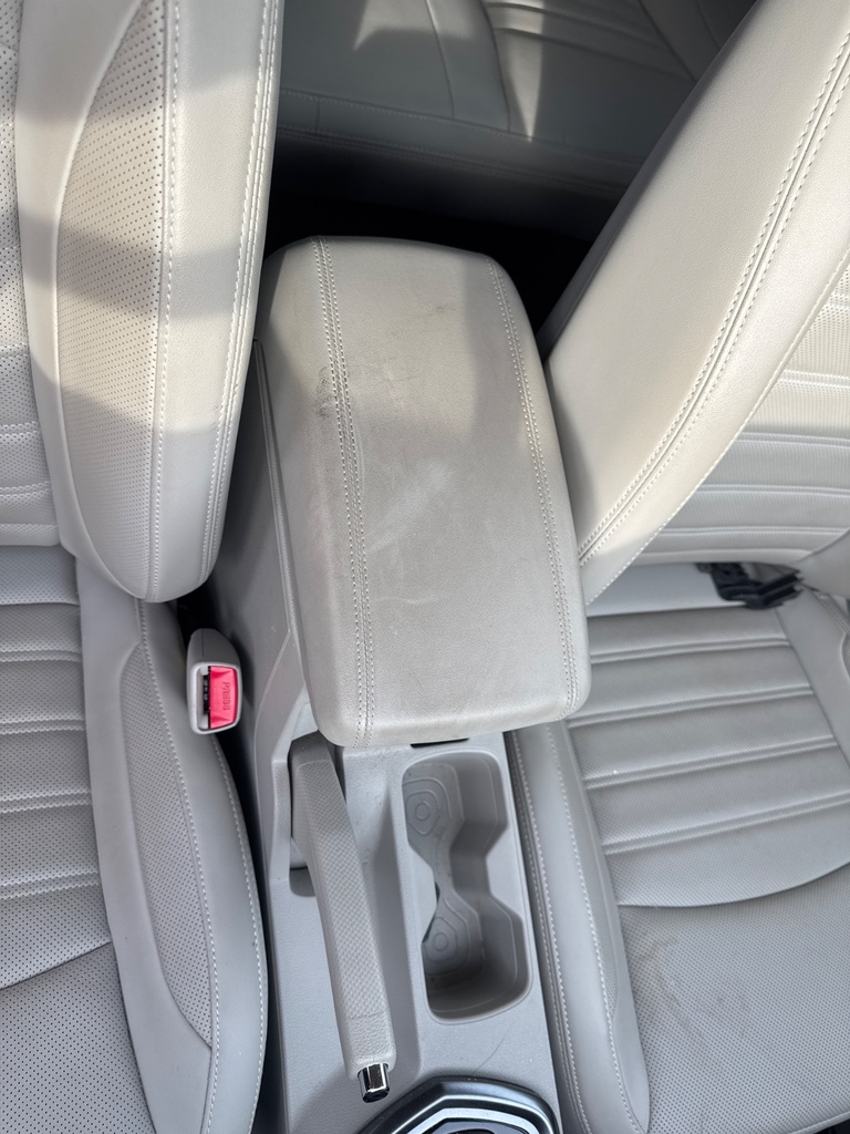 [EPE-103977] Reposabrazos de consola central SsangYong Tivoli Ultimate