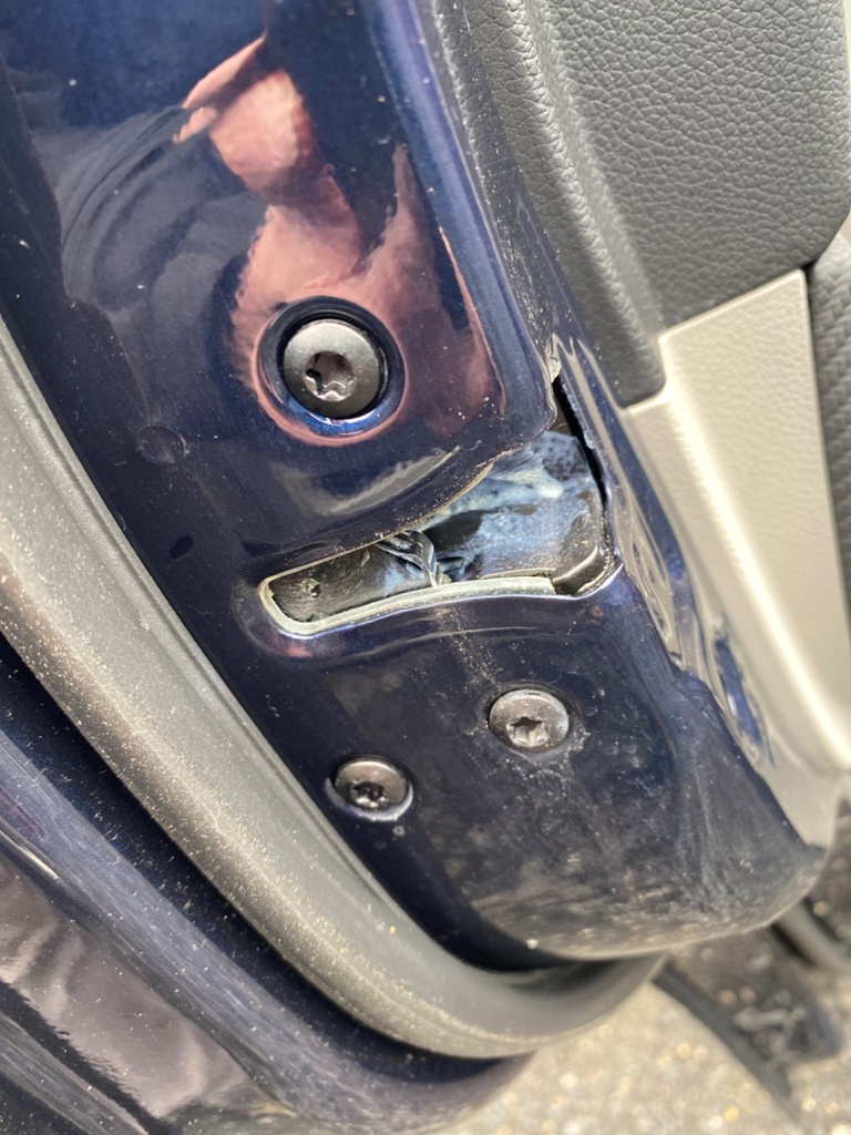 [EPE-104013] Cerradura puerta trasera izquierda SsangYong Tivoli