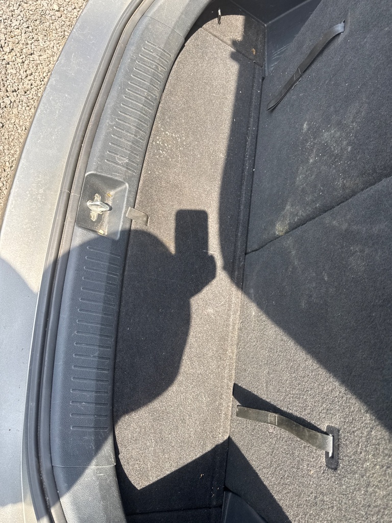 [EPE-105140] Aislamiento piso maletero Kia Carens IV