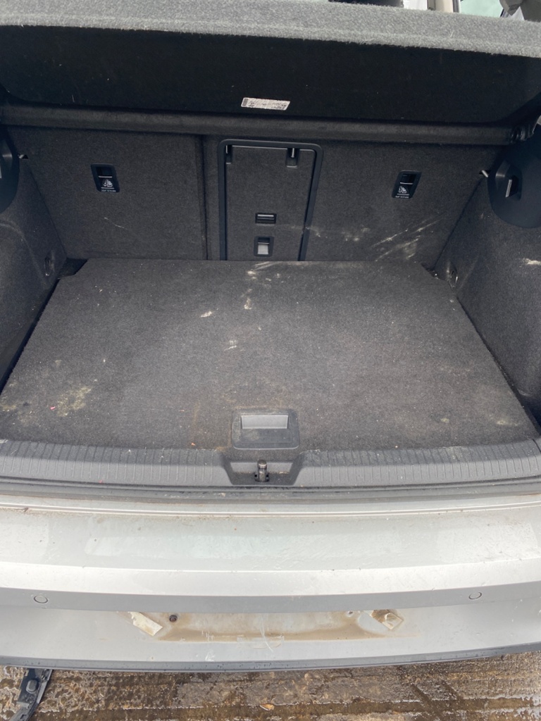 [EPE-102885] Alfombra de maletero Vw Golf VIII 1.5 TSI
