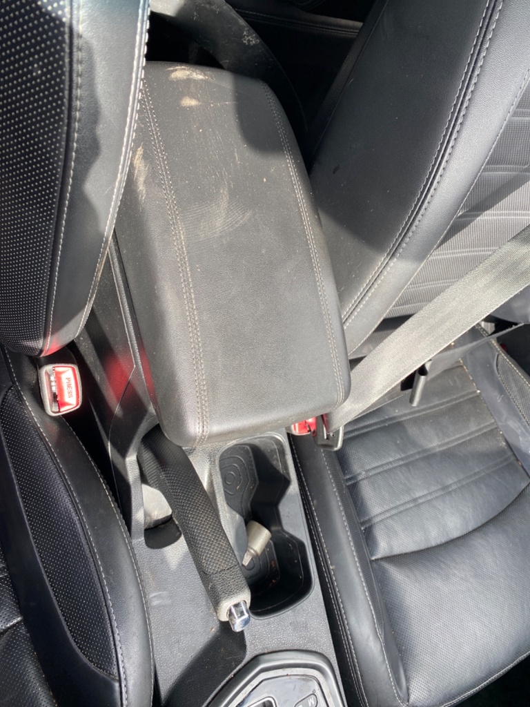 [EPE-103835] Reposabrazos de consola central SsangYong Tivoli