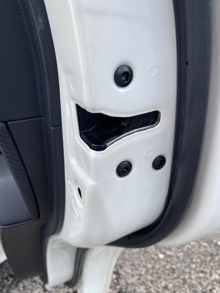 [EPE-103927] Solenoide de cierre centralizado puerta trasera derecha SsangYong Tivoli