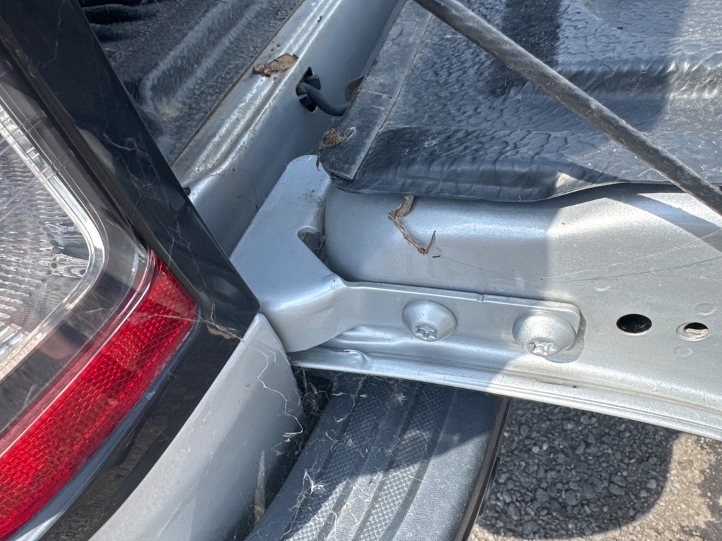 [EPE-104980] Bisagra portón trasero izquierda Ford Ranger Wildtrak