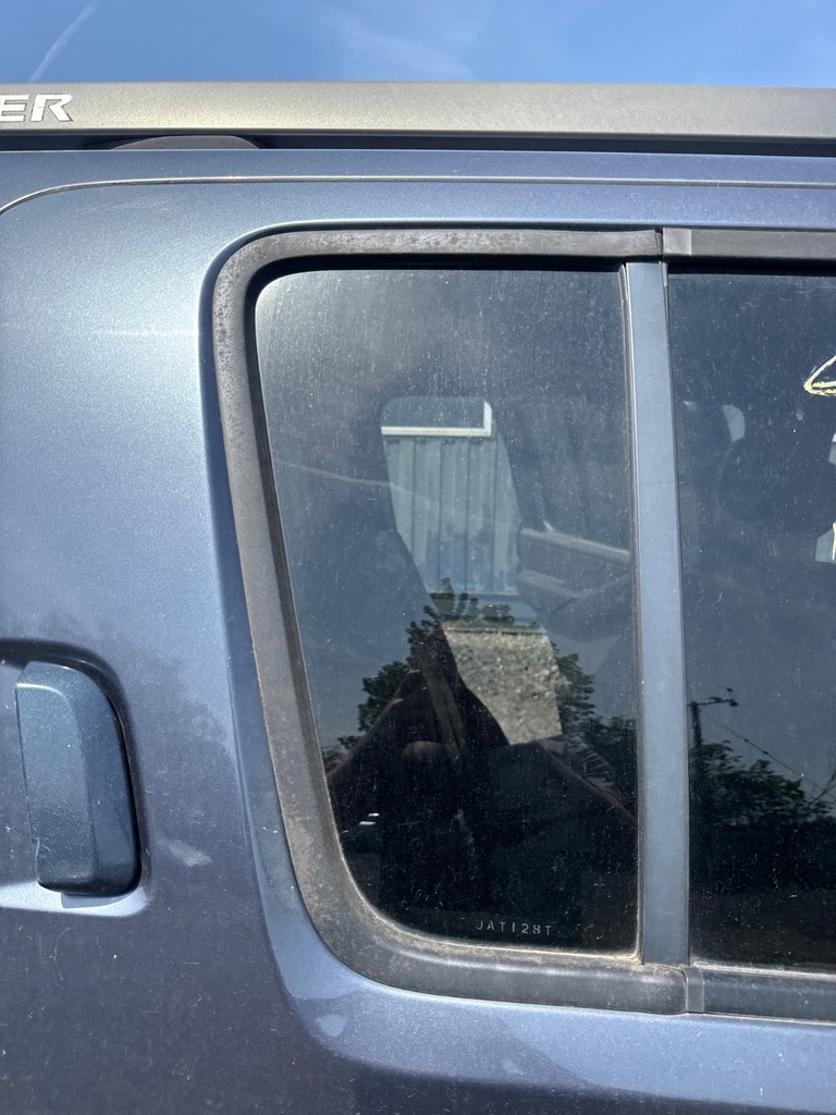 [EPE-105523] Cristal de puerta trasero derecho NISSAN PATHFINDER III