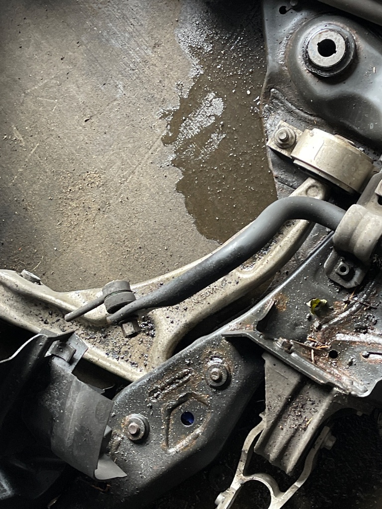 [EPE-105680] Brazo oscilante inferior delantero izquierdo Volvo V60