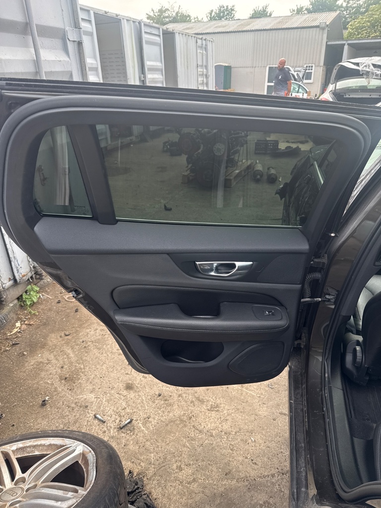 [EPE-105725] Arnés cableado puerta trasera izquierdo Volvo V60