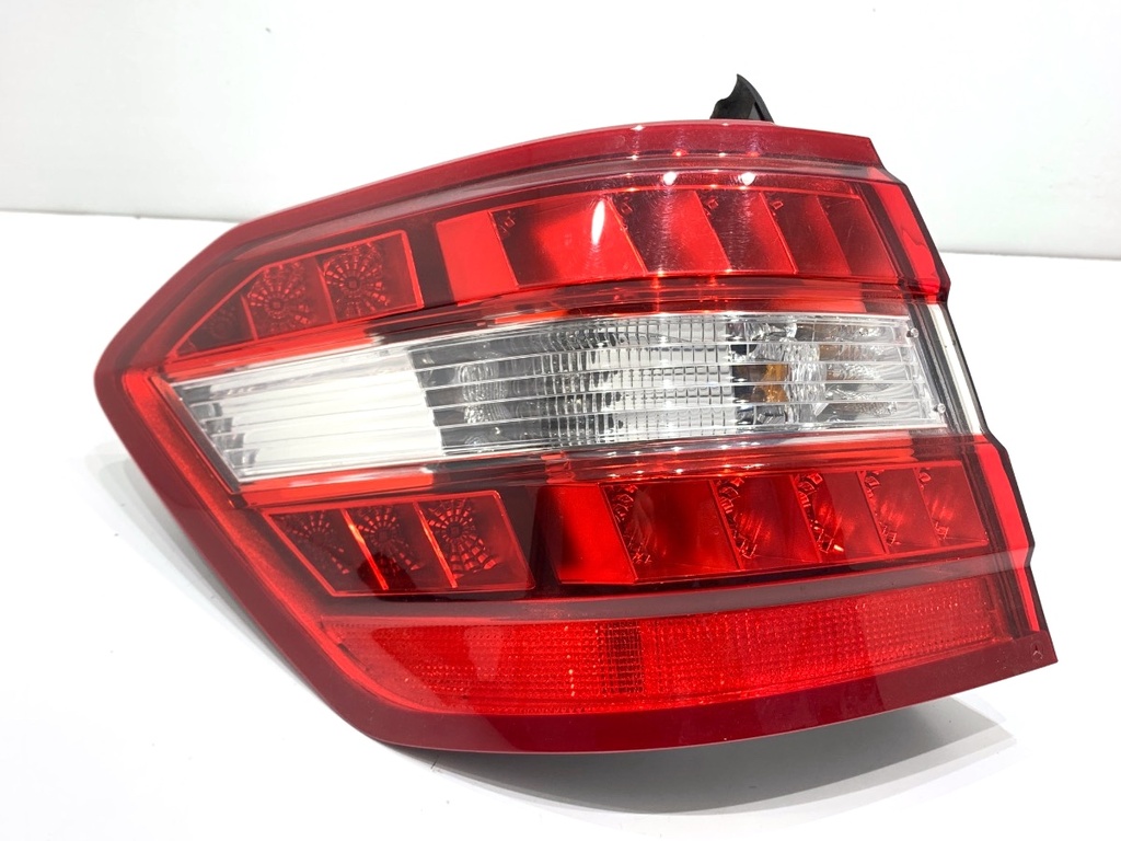 [STARK-889426] Piloto trasero izquierdo Mercedes-Benz Clase E (W212) 2009-2016