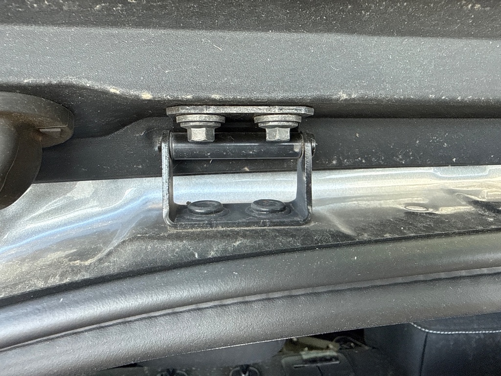 [EPE-107599] Bisagra de portón trasero izquierda Nissan Qashqai MK3 J12