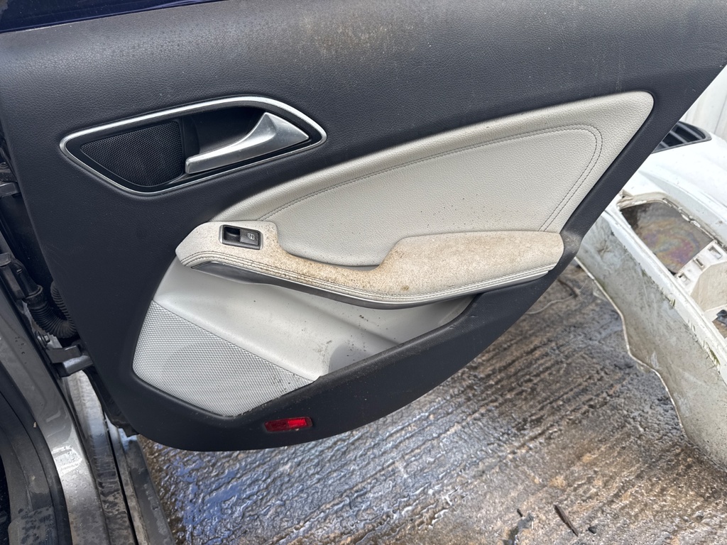 [EPE-108234] Panel interior de puerta trasera derecha Mercedes-Benz CLA Coupe