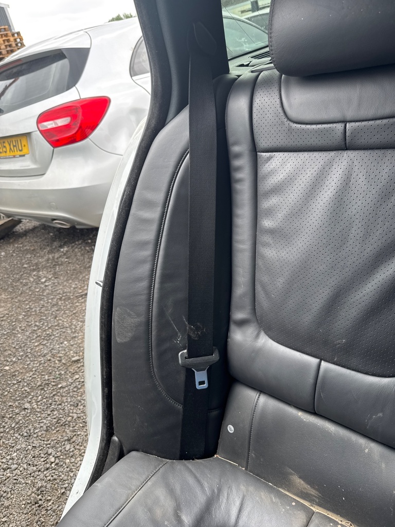[EPE-109119] Pretensor de cinturón de seguridad trasero derecho Jaguar XF 2014