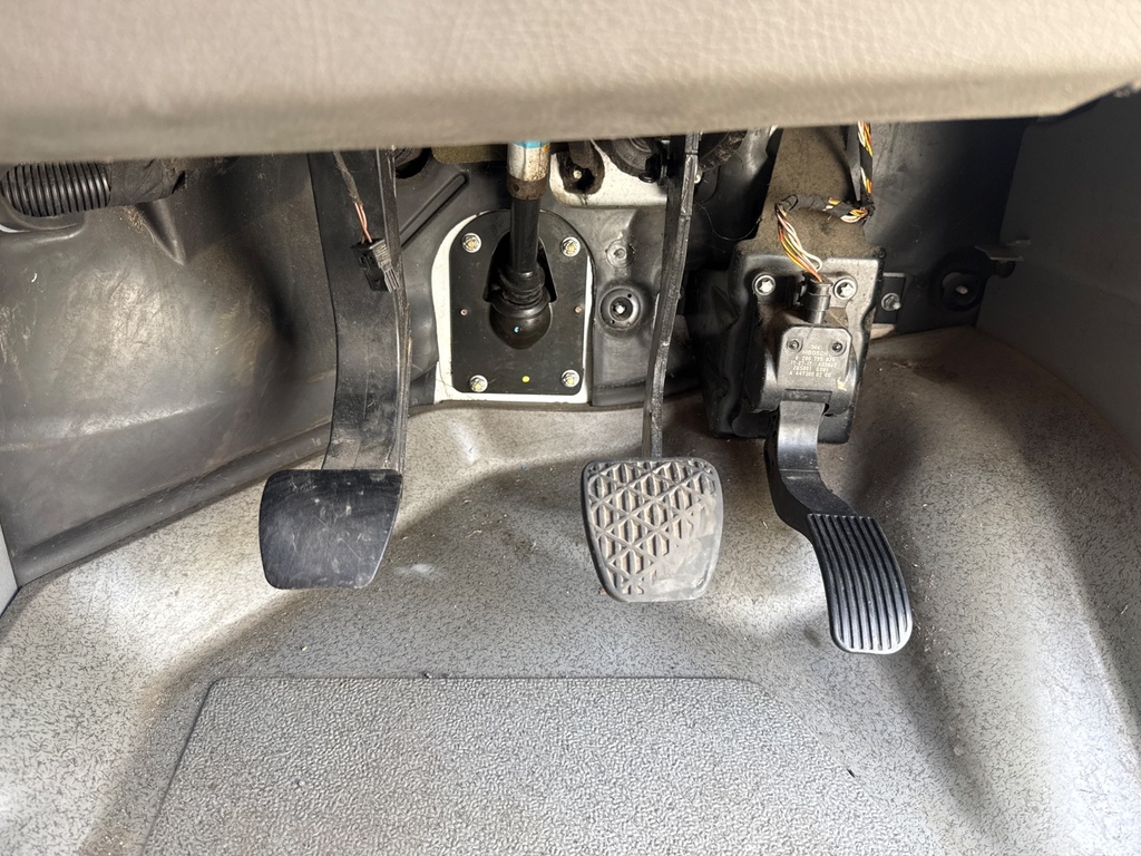 [EPE-109360] Conjunto de pedales Mercedes-Benz Sprinter 314CDI