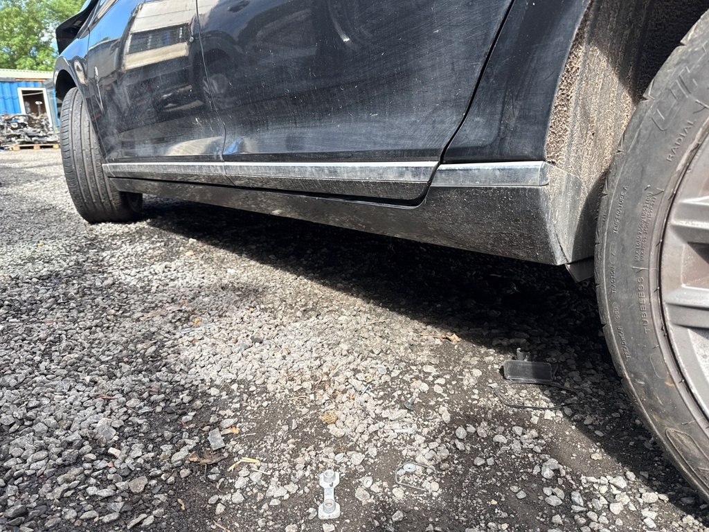 [EPE-109563] Faldón lateral izquierdo VW Passat B8 2017
