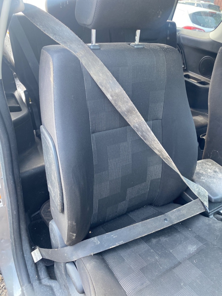 [EPE-109654] Pretensor de cinturón de seguridad delantero derecho Suzuki Vitara 2009