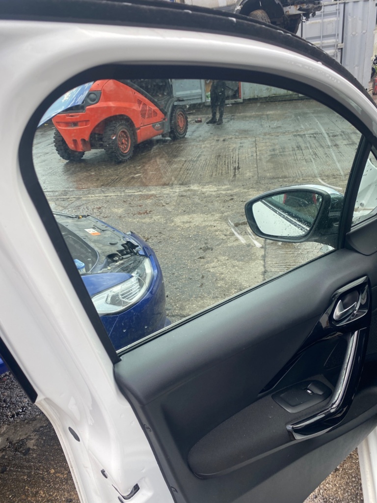 [EPE-110563] Cristal de puerta delantero izquierdo Peugeot 208