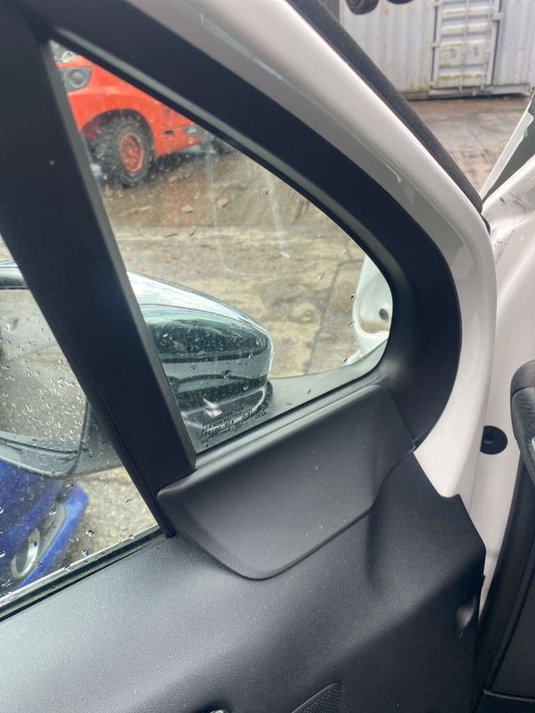 [EPE-110564] Cristal de ventanilla fija delantera izquierda Peugeot 208