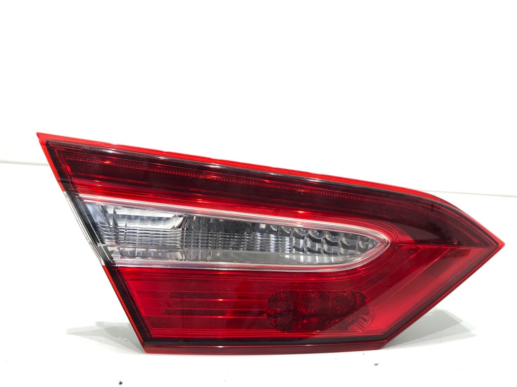 [STARK-891575] Piloto trasero izquierdo Toyota Camry (_V7_, _VA7_, _VH7_) 2017-2022