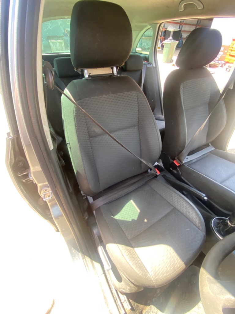 [EPE-111037] Asiento delantero derecho Skoda Fabia 2013