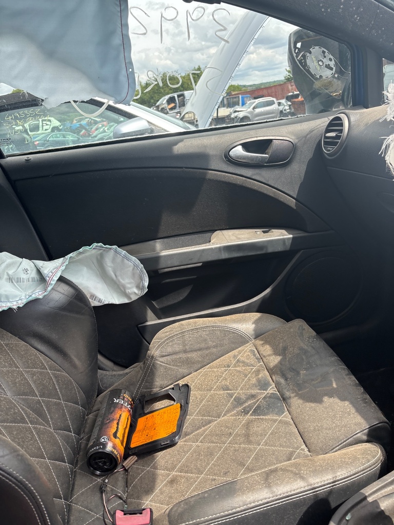 [EPE-111402] Cristal de puerta delantero izquierdo Seat Leon 2010