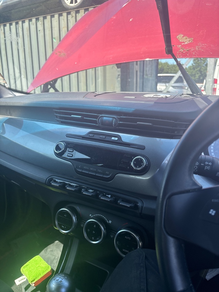 [EPE-111669] Consola central Alfa Romeo Giulietta 2010