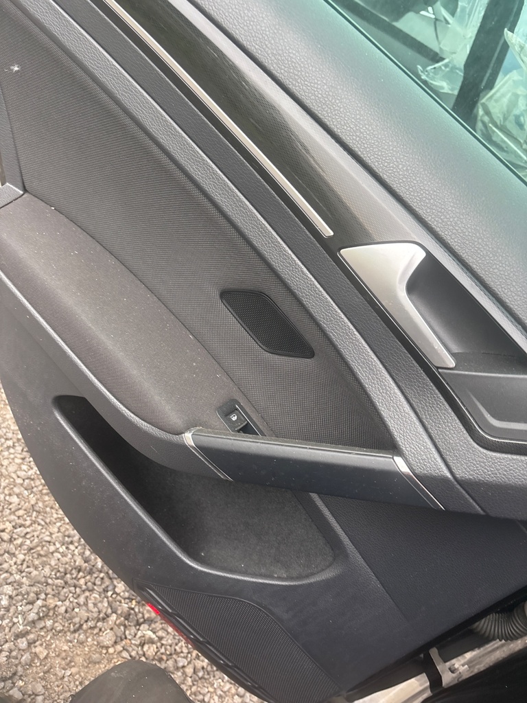 [EPE-112154] Panel interior de puerta trasera izquierda VW Golf