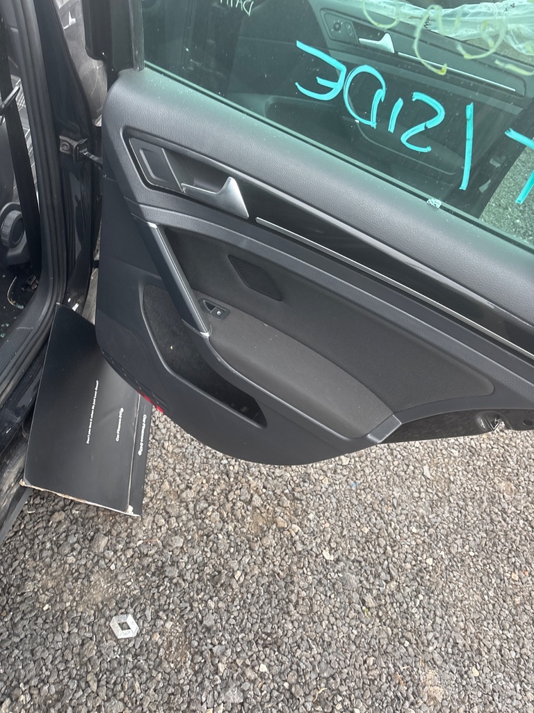 [EPE-112188] Panel interior puerta trasera derecha VW Golf 2016
