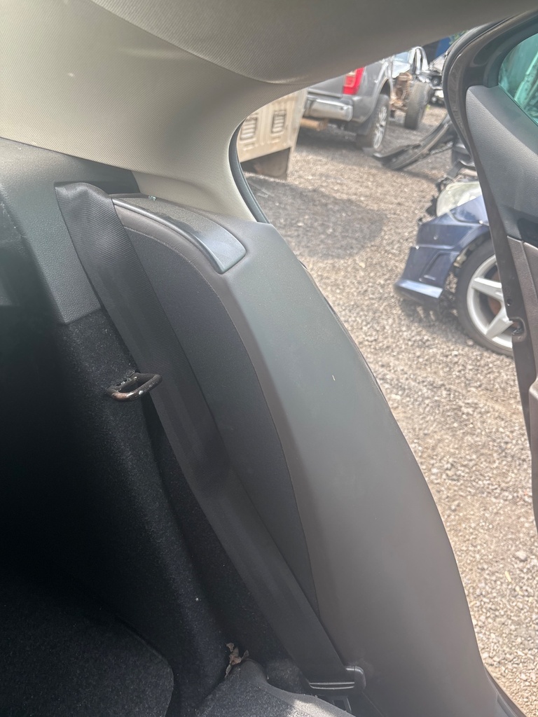 [EPE-112447] Pretensor de cinturón de seguridad trasero derecho Skoda Superb 2016