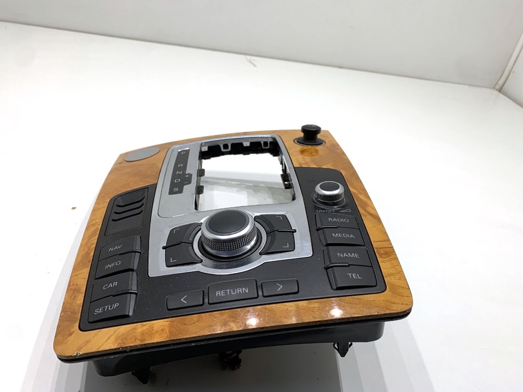 [STARK-912770] Panel de control de radio Audi Q7 (4LB) 2006-2016 3.0 TDI quattro 176 kW
