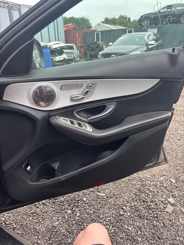 [EPE-113847] Panel interior de puerta delantera derecha Mercedes Clase C W205