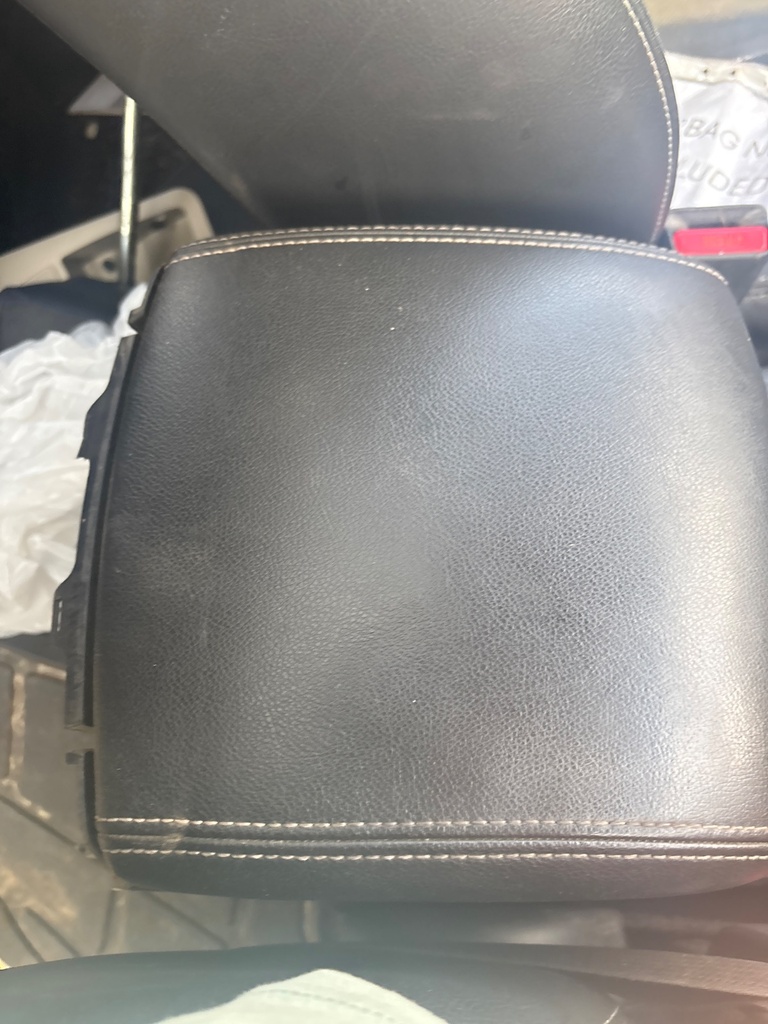 [EPE-115006] Reposabrazos de consola central Nissan Navara NP300