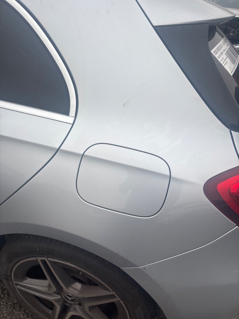 [EPE-116162] Tapa combustible Mercedes A-Klasse W177 Iridiumsilber