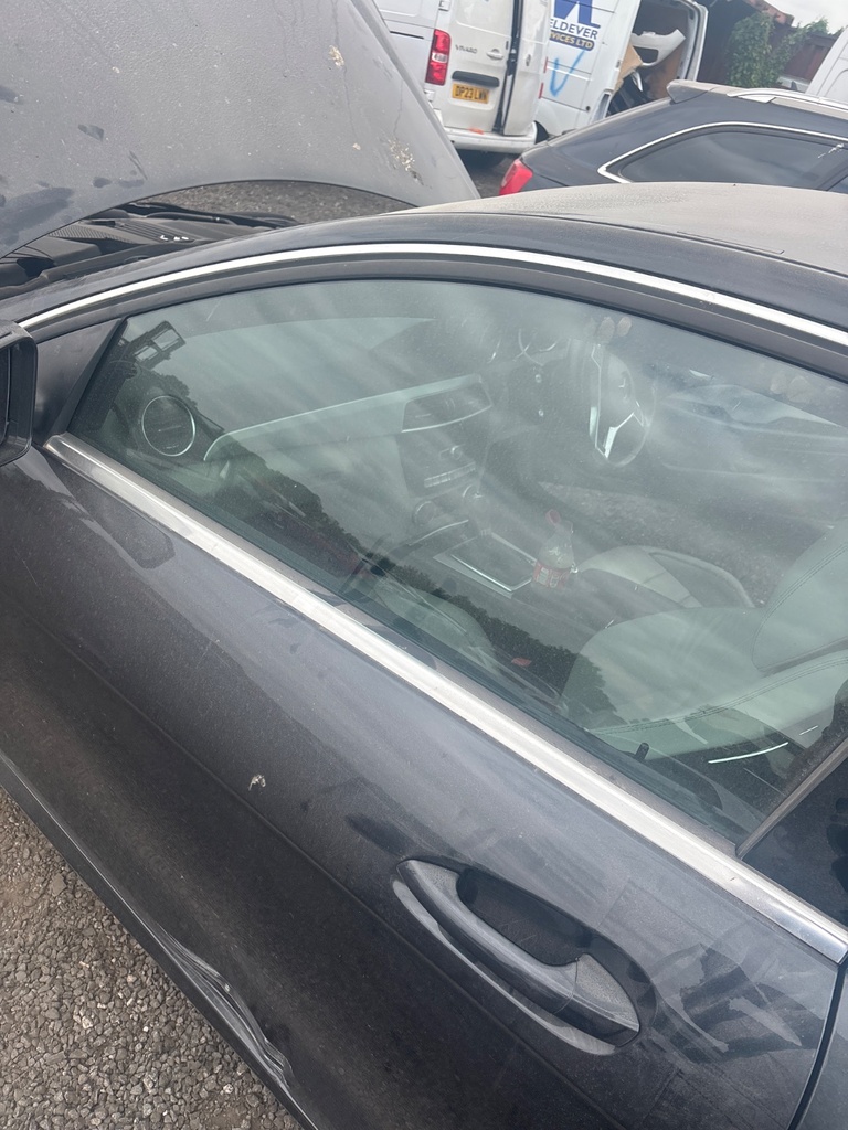 [EPE-116310] Cristal de puerta delantero izquierdo Mercedes-Benz Clase C 2013